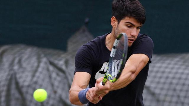 Carlos Alcaraz, en un entrenamiento antes de la semifinales de Wimbledon.