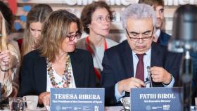 El director de la Agencia Internacional de la Energía, Faith Birol, y la vicepresidenta tercera del Gobierno, Teresa Ribera, en la  Cumbre de Energía y Clima en Madrid.