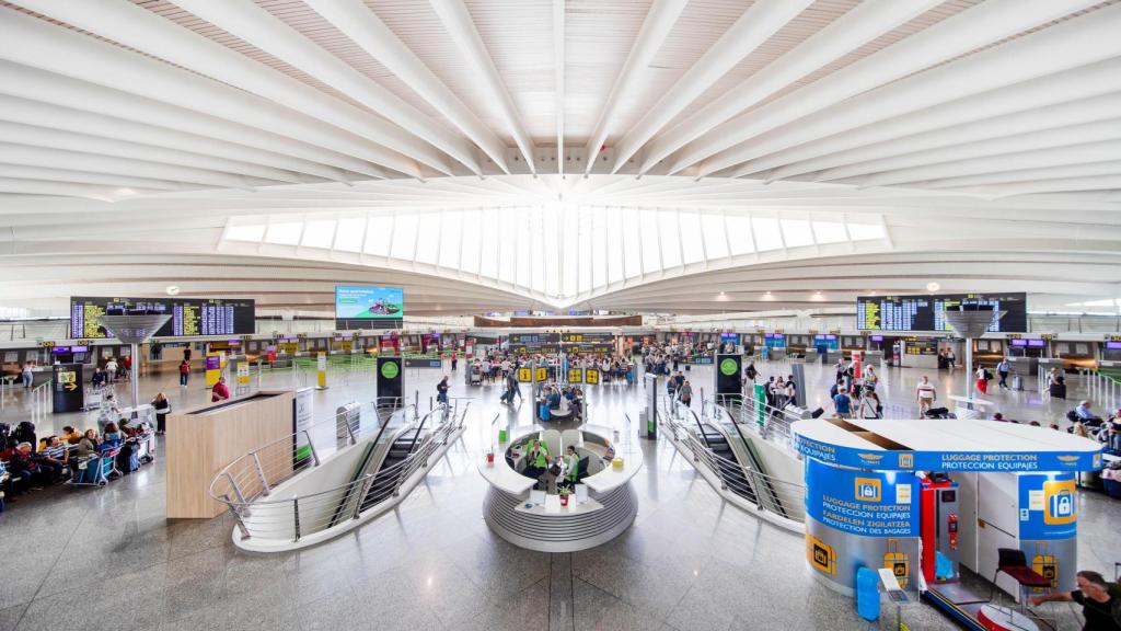 Interior del mejor aeropuerto de España según los viajeros.