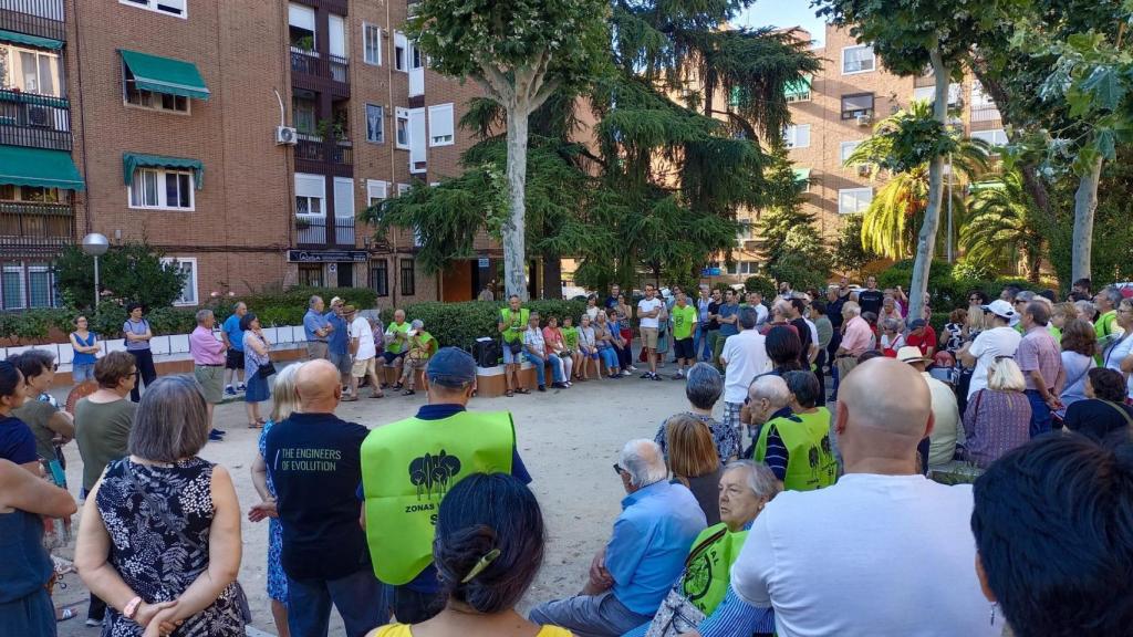 La Asamblea que organizaron en la Asociación de Vecinos Poetas Dehesa de la Villa en junio con motivo de las protestas por el solar.
