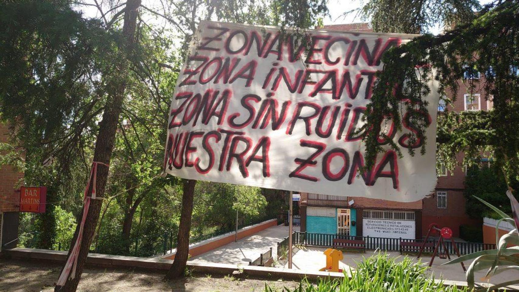 Una de las pancartas de protestas anteriores por el solar del distrito de Moncloa-Aravaca.