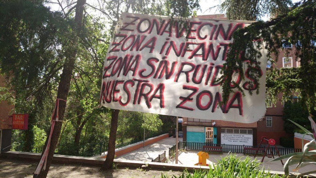 Una de las pancartas de protestas anteriores por el solar del distrito de Moncloa-Aravaca.