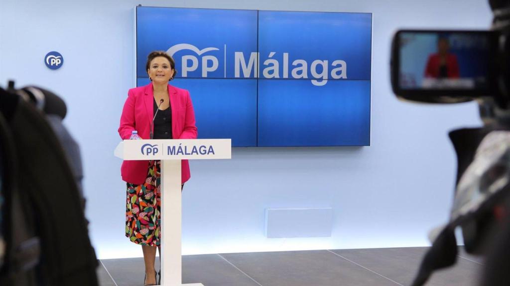 La presidenta del Consejo de Alcaldes del PP de Málaga y alcaldesa de Torremolinos, Margarita del Cid, en rueda de prensa.