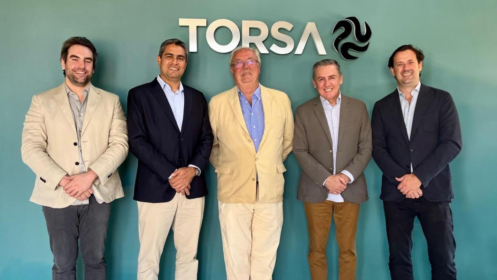 Raúl Santana (CEO de  Torsa); Daniel Macedo (Gerente corporativo de Estrategia y Desarrollo de Ferreycorp); Mariano Barroso Flores (Presidente de Torsa); Carlos Calderón, CEO de Vixora; y Mariano Barroso Pidal, vicepresidente de Torsa)