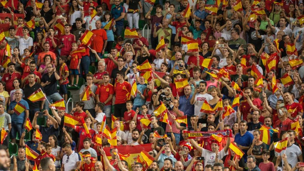 Aficionados durante un partido de España-