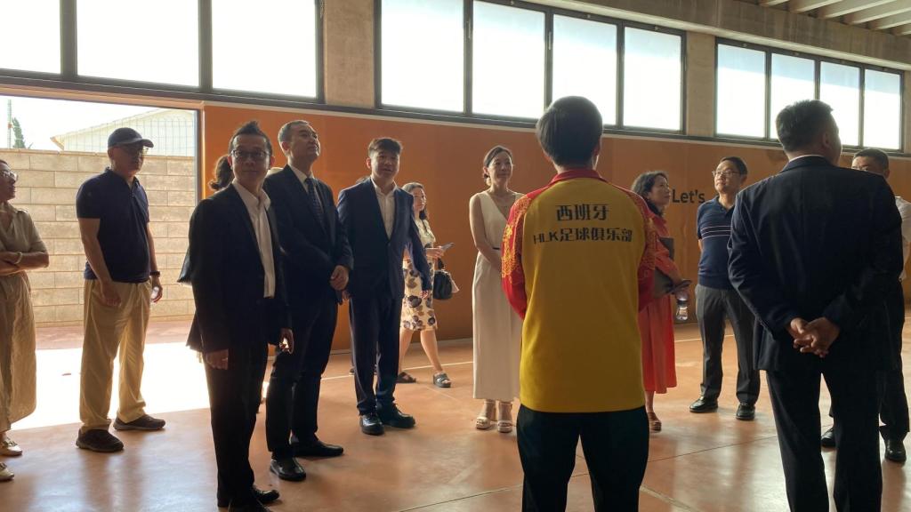 Visita a la cuadra de deporte de la Escuela Teide.