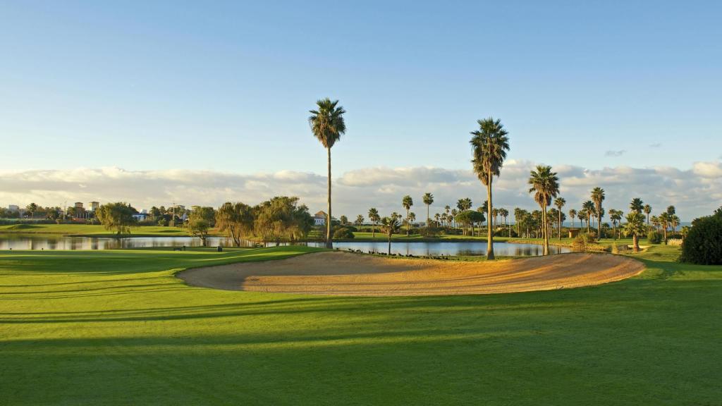 Vista general del campo de golf Iberostar Golf Club Real Novo Sancti Petri.