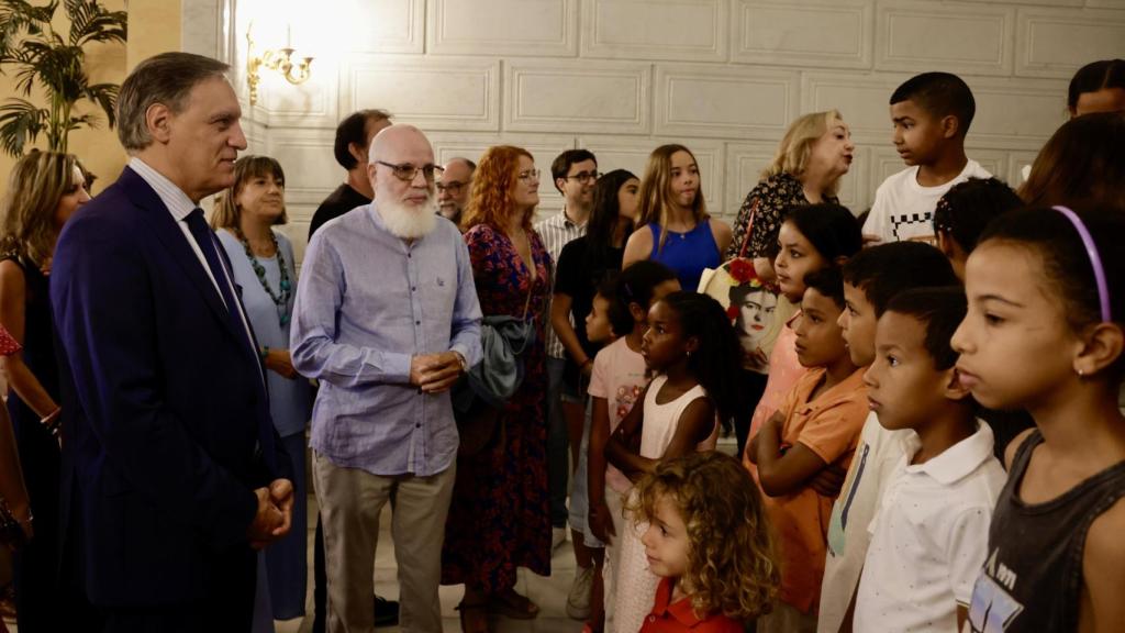 Los niños saharauis son recibidos por el alcalde de Salamanca