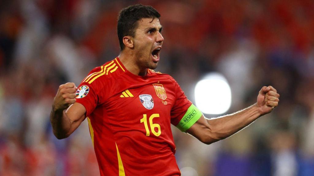 Rodrigo Hernández celebrando uno de los triunfos de España en la Eurocopa 2024