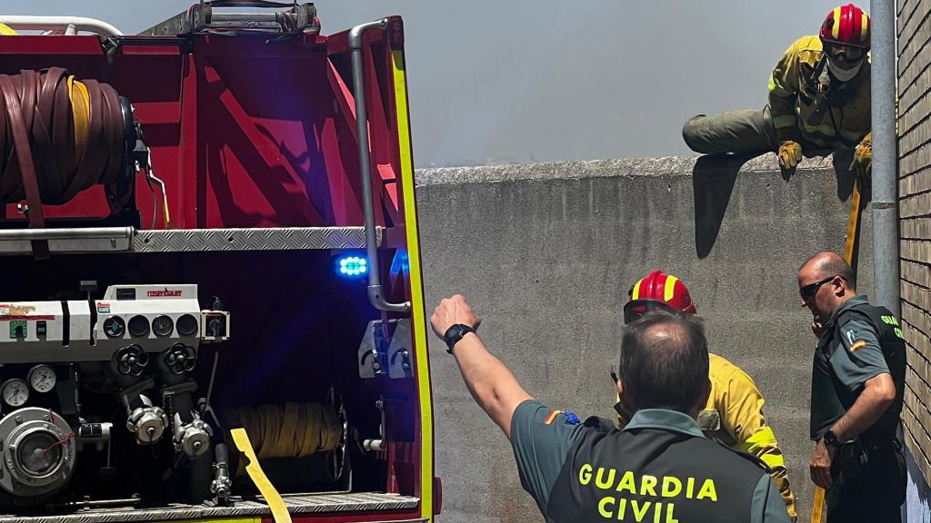 Los Bomberos y la Guardia Civil, en imagen de archivo