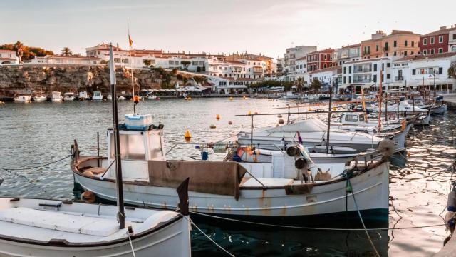 Es Castells, uno de los pueblos costeros de Menorca.