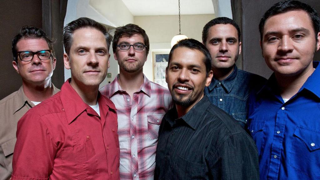 Los integrantes de Calexico, la banda de Arizona que actuará este viernes en el Festival Internacional de Jazz de San Javier.