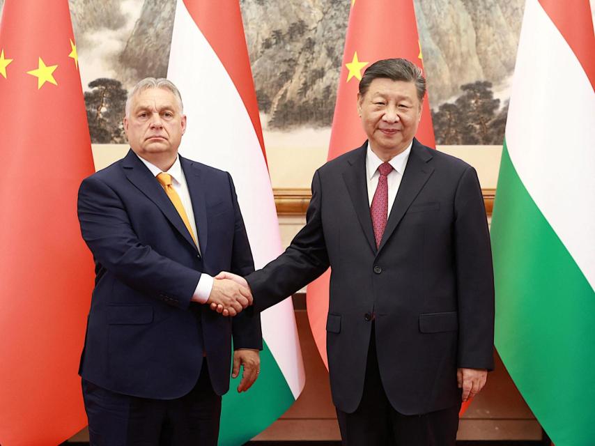 Víktor Orbán y Xi, en la reciente visita del autócrata húngaro a Beijing.