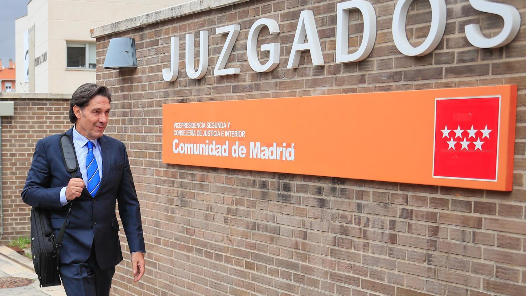El actor Luis Lorenzo, en noviembre de 2022, abandonando unos juzgados de Madrid.