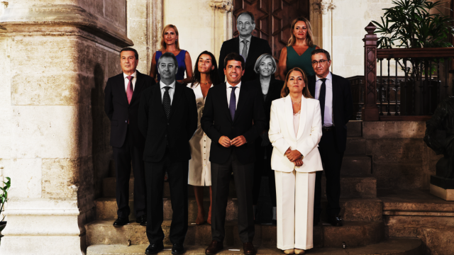 Foto del 'Consell' de Mazón, con los cesados Barrera, Núñez y Aguirre en blanco y negro.