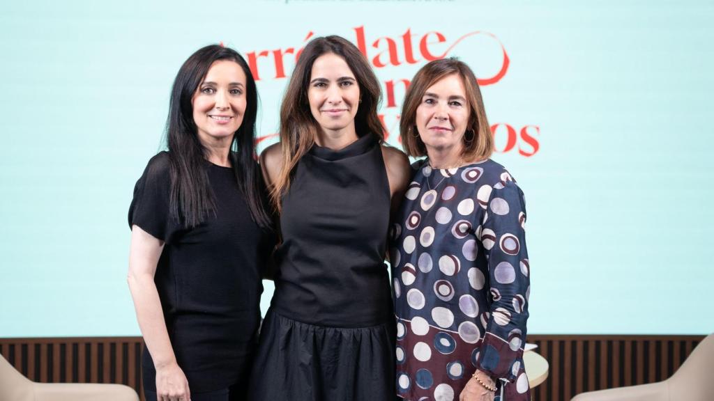 Cruz Sánchez de Lara, vicepresidenta de EL ESPAÑOL, junto a Ana Núñez Milara, directora de Magas, y Charo Izquierdo, directora de ENCLAVE ODS.