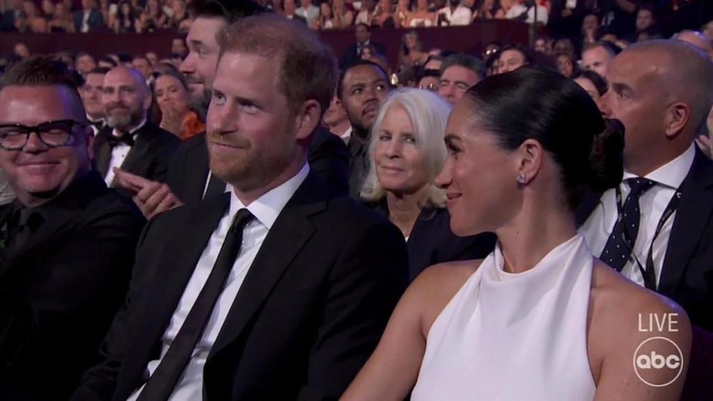 La mirada cómplice de Meghan a Harry durante la ceremonia.