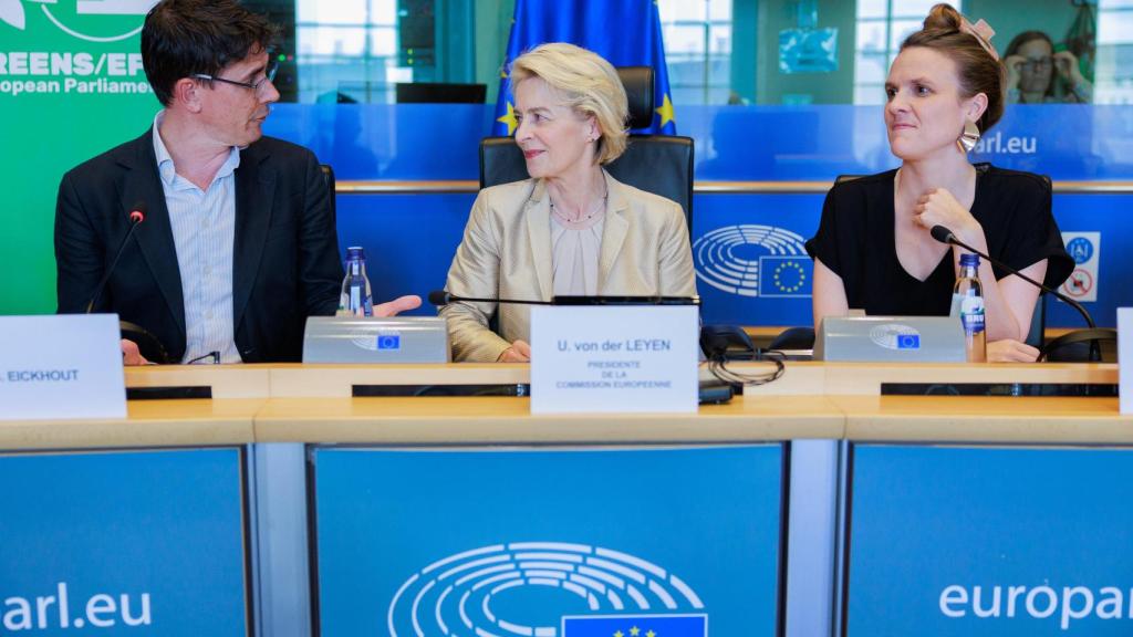 Ursula von der Leyen, con los dos copresidentes de los Verdes, Bas Eickhout y Terry Reintke, durante su reunión del pasado miércoles
