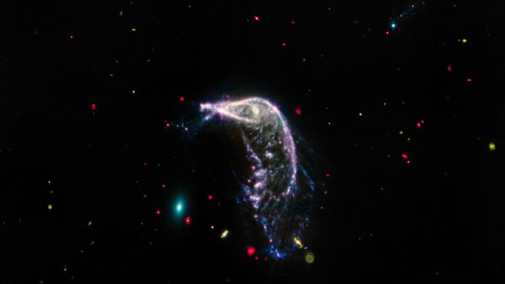 Versión de la imagen de galaxias en interacción usando solo el instrumento MIRI.