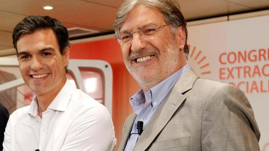 Sánchez y Pérez Tapias la noche del 13 de julio de 2014 en la sede del PSOE.