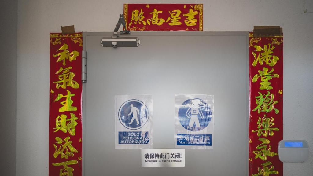 En Sankou Asian Food todos los carteles están en tres idiomas: castellano, chino e inglés.