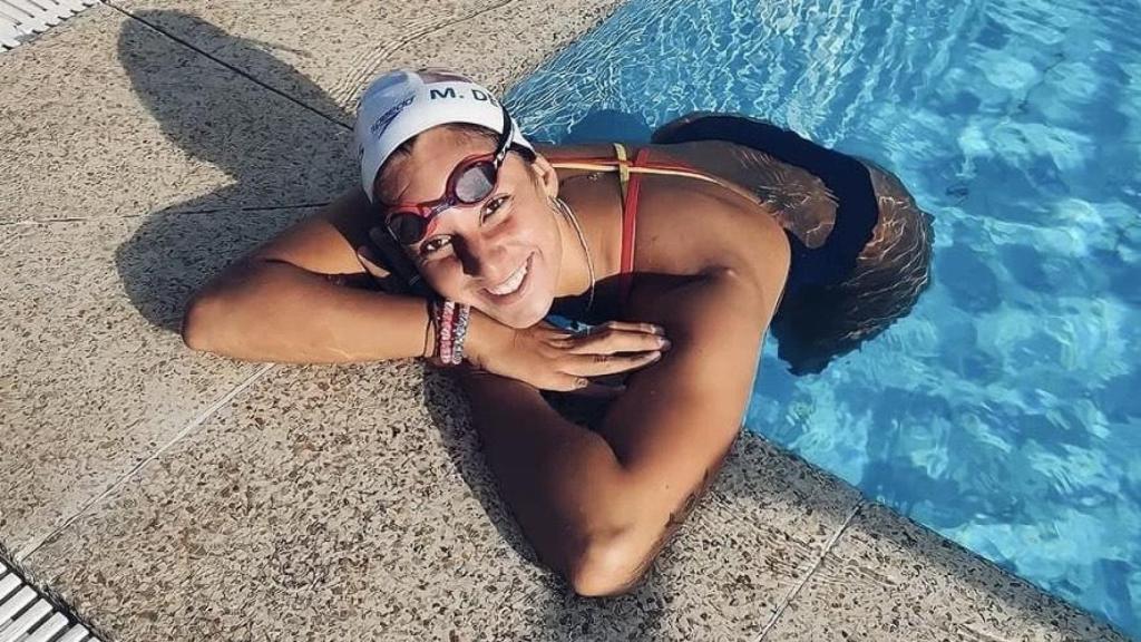 La nadadora María de Valdés en la piscina tras un entrenamiento.
