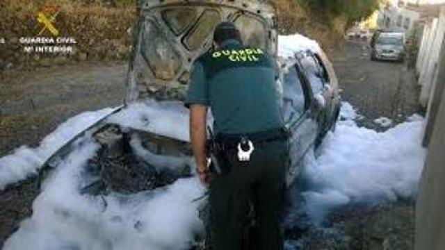 Coche quemado en Mojados