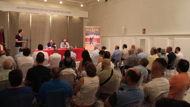 Presentación del cartel de la corrida. Foto: Ayuntamiento de Alcázar de San Juan.