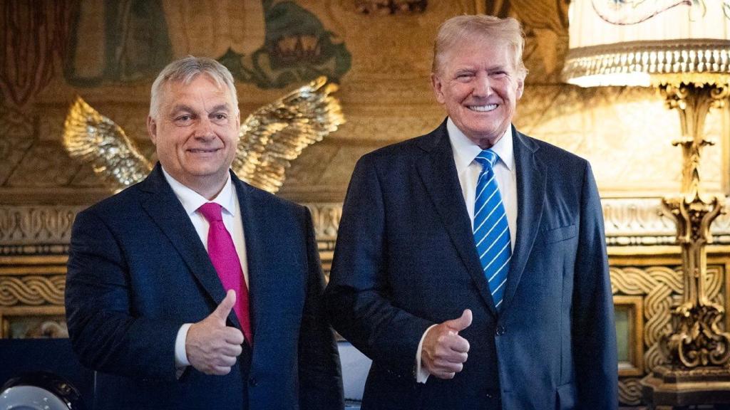 El primer ministro húngaro, Viktor Orbán, junto al expresidente de Estados Unidos y candidato a la reelección Donald Trump.