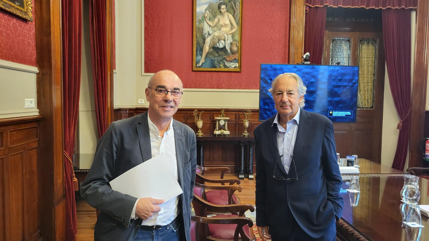 Francisco Jorquera y el profesor Carlos Nárdiz, en el Palacio de María Pita.