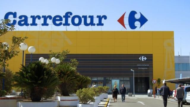 Fachada Carrefour.