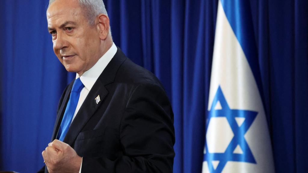 Benjamin Netanyahu comparece ante la prensa.