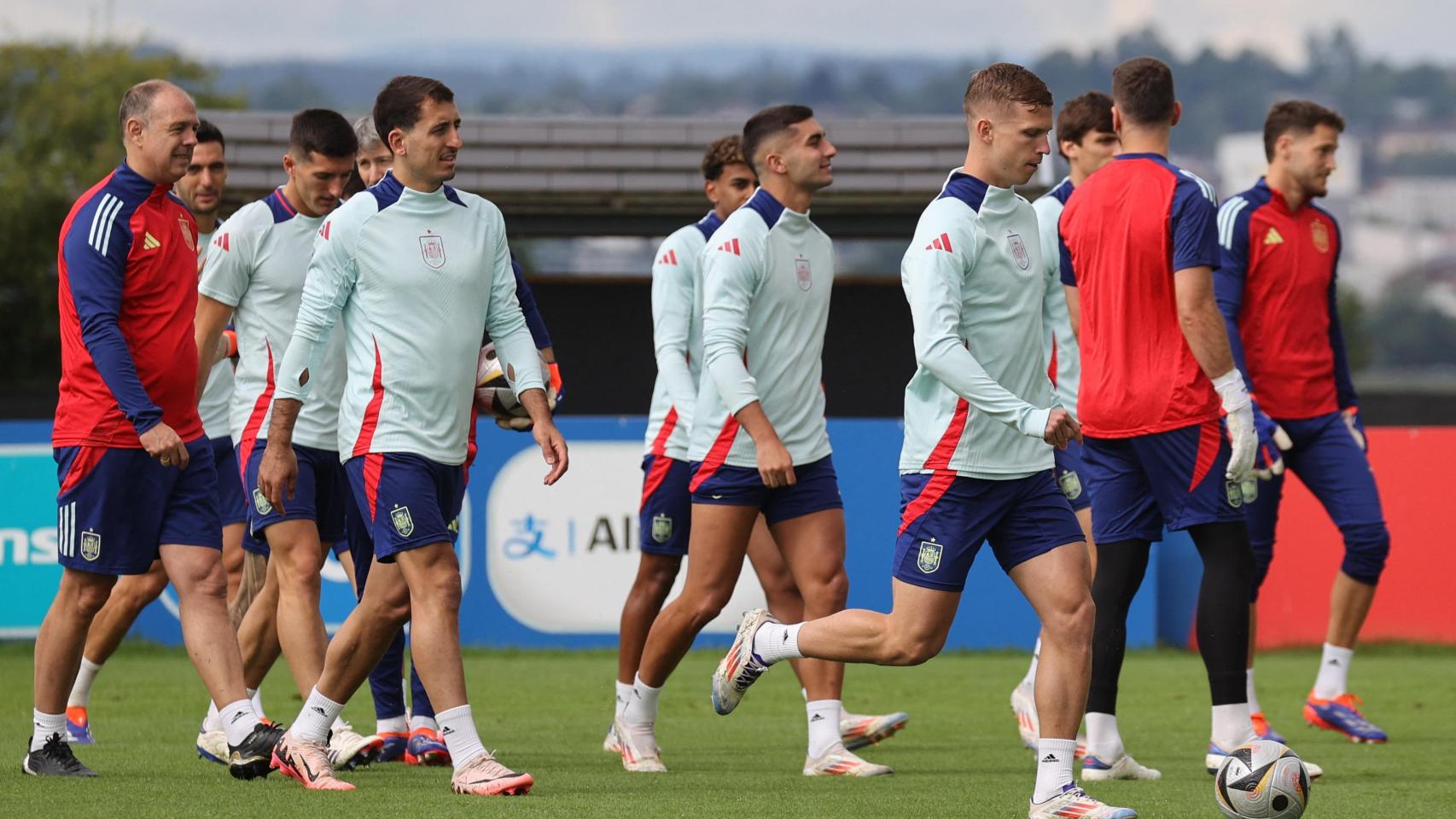 Los jugadores de España, durante el último entrenamiento antes del partido contra Inglaterra.