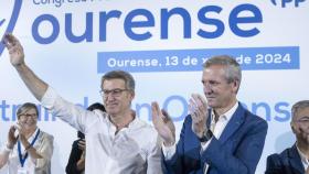 El líder nacional del PP, ALberto Núñez Feijóo, este sábado en Orense con el presidente de la Xunta de Galicia, Alfonso Rueda.