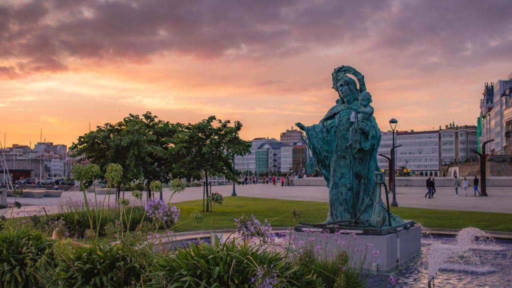 Estatua de la Virgen del Carmen, en A Coruña