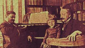 Paul Ehrenfest en su despacho durante una visita de Einstein en 1920 (con Paul Ehrenfest junior sobre sus piernas)