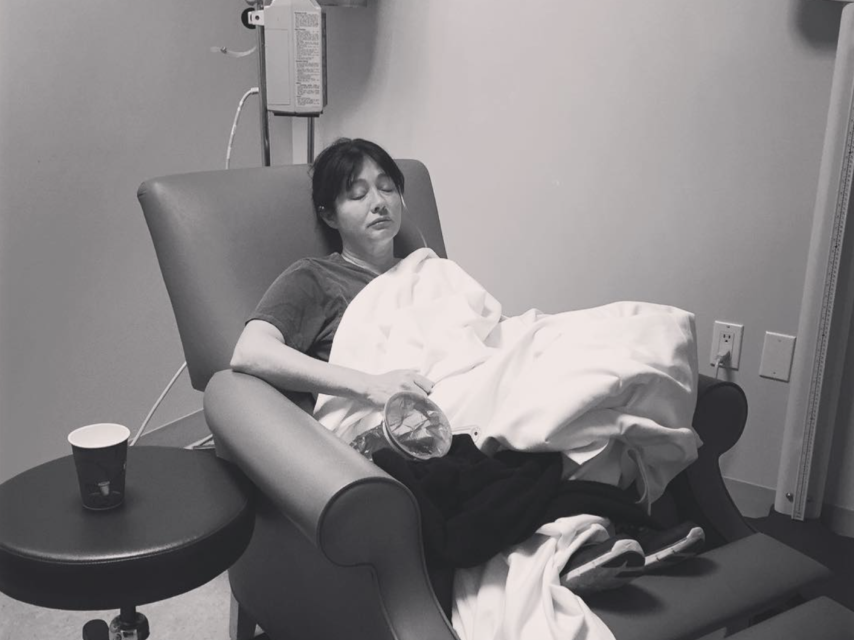 Shannen Doherty en 2017 durante una sesión de su tratamiento contra el cáncer de mama