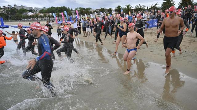 Participantes de la Travesía Costa Oleiros Duacode este domingo