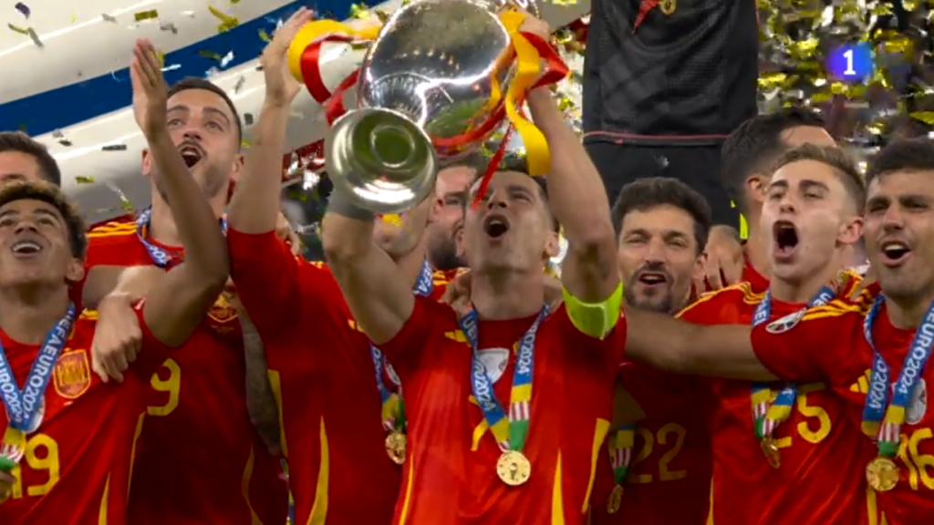 La Selección española levanta su cuarta Eurocopa