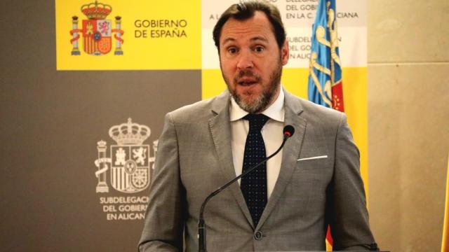 El ministro de Transportes, Óscar Puente, hoy en la Subdelegación de Alicante.
