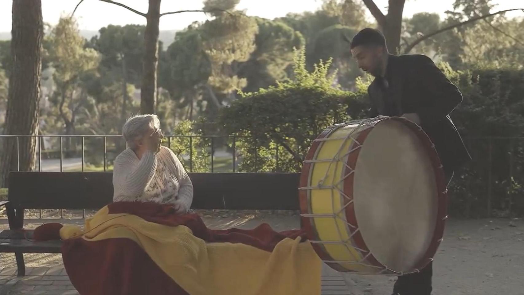 David Broncano tira de bombo en su primera promo oficial en TVE.