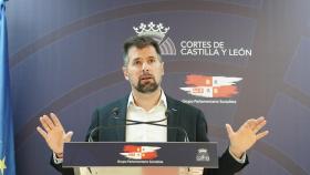 El secretario general del PSOECyL, LuisTudanca, comparece ante la prensa para analizar la situación política de Castilla y León.