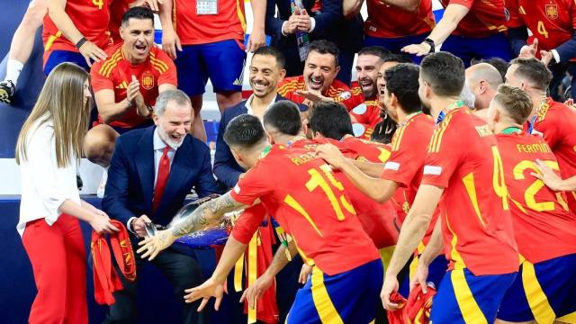 Felipe VI y la infanta Sofía junto a la Selección Española de Fútbol tras ganar la Eurocopa 2024.