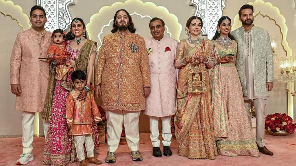 La familia de Anant Ambani y la también millonaria heredera Radhika Merchant.