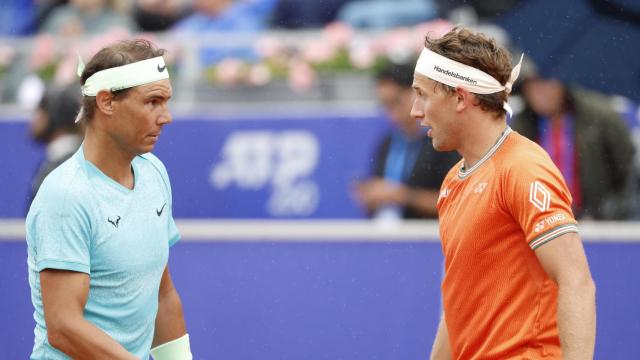 Rafa Nadal y Casper Ruud durante su victoria en los dobles de Bastad.