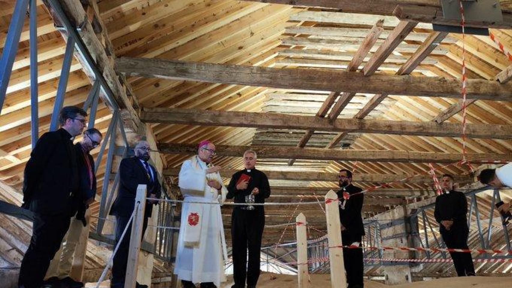 Bendición de las bóvedas rehabilitadas de la Colegiata de Yepes (Toledo) a cargo del arzobispo, Francisco Cerro.