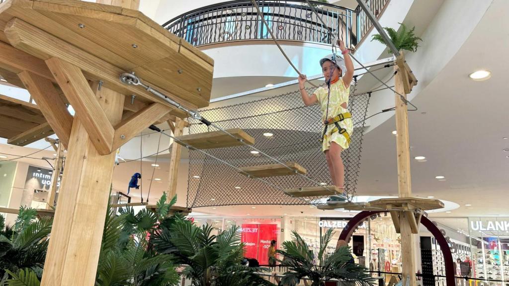 El 'Tree Tops Adventure' de Intu Xanadú, un circuito de aventuras con juegos de equilibrio y escalada.