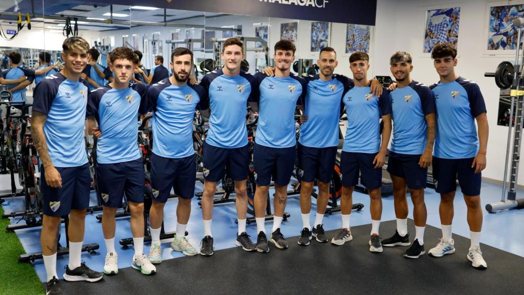 Varios jugadores del Málaga CF en el primer entrenamiento de la temporada 24/25.