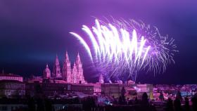 Fuegos artificiales por las fiestas del Apóstol.