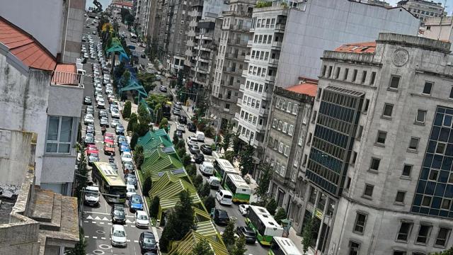 Problemas de circulación en Gran Vía, en Vigo.